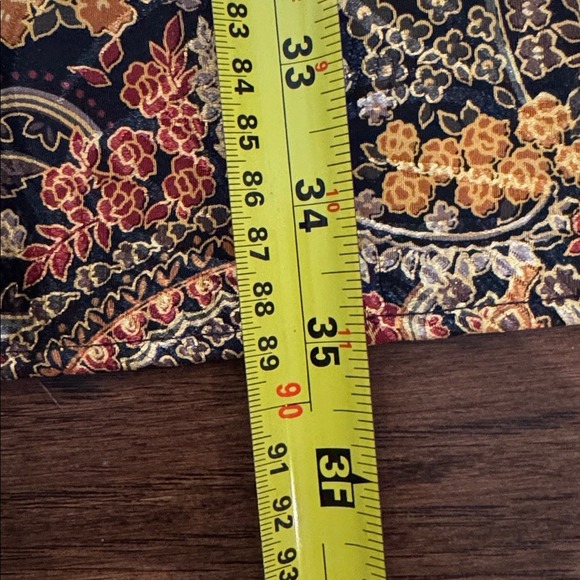 Vintage Accessories Bundle – Satin Scarf, Cotton Gloves & 3 Carved Bangles - Picture 5 of 14